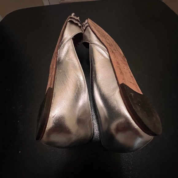 Kate Spade size 8 1/2 leather silver open toe shoes - Picture 6 of 13